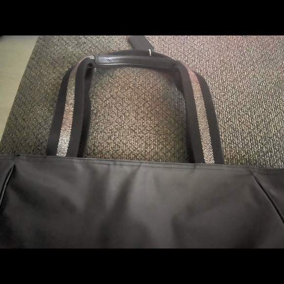 Small weekender tote - Picture 2 of 4